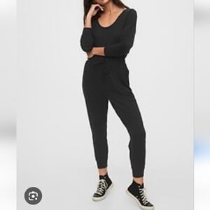 GAP Black Sweatshirt Jumpsuit with Streamlined Silhouette and Round Neckline